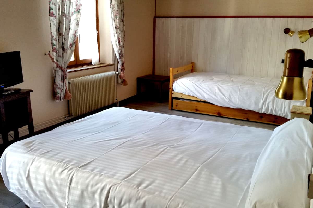 standard triple room | cots/infant beds, free wifi