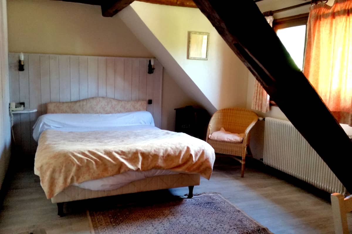 cots/infant beds, free wifi