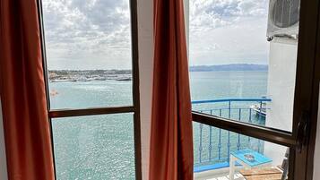 Standard Room, Sea View | Desk, free WiFi