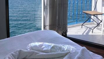 Standard Room, Sea View | Desk, free WiFi