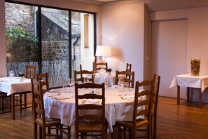 Dîner et souper servis sur place