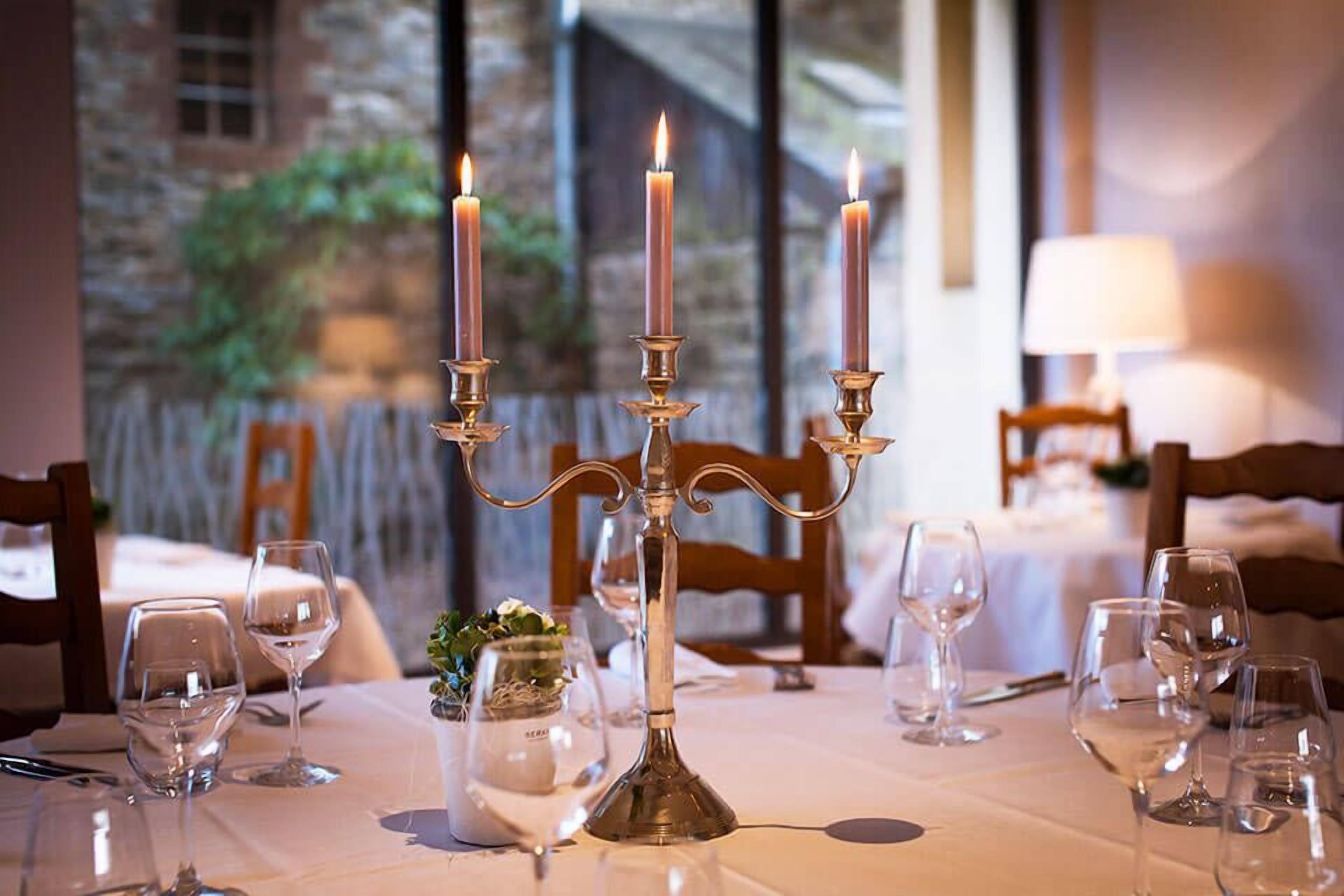 Déjeuner et dîner servis sur place