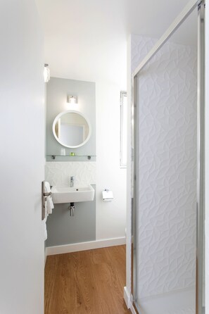 Chambre Confort double | Salle de bain | Serviettes fournies