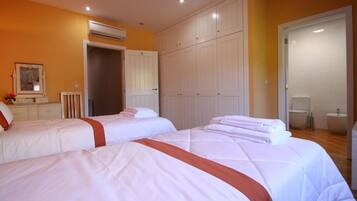 Soundproofing, cots/infant beds, free WiFi