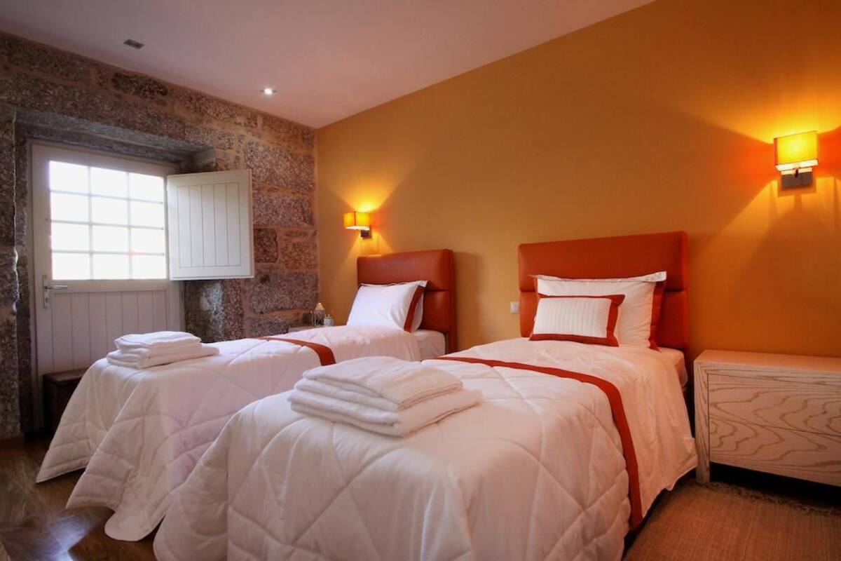 Chambre avec lits jumeaux (Cor-de-Laranja) | Chambres insonorisées, lits bébé (en supplément), Wi-Fi gratuit