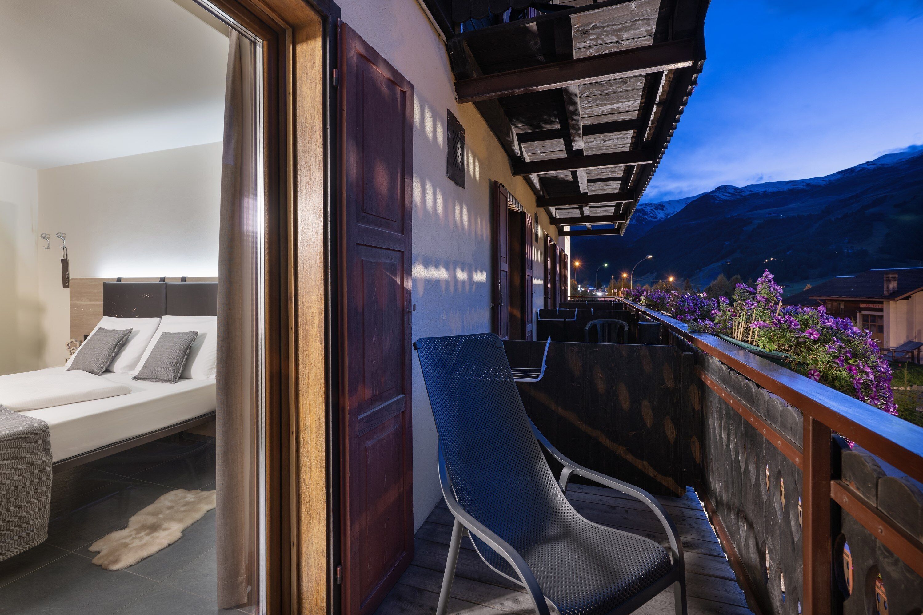 Zimmersafe, Schreibtisch, Verdunkelungsvorhänge, schallisolierte Zimmer