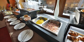 Free daily buffet breakfast