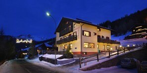 Front of property – evening/night - Hotel Loredana (Livigno)
