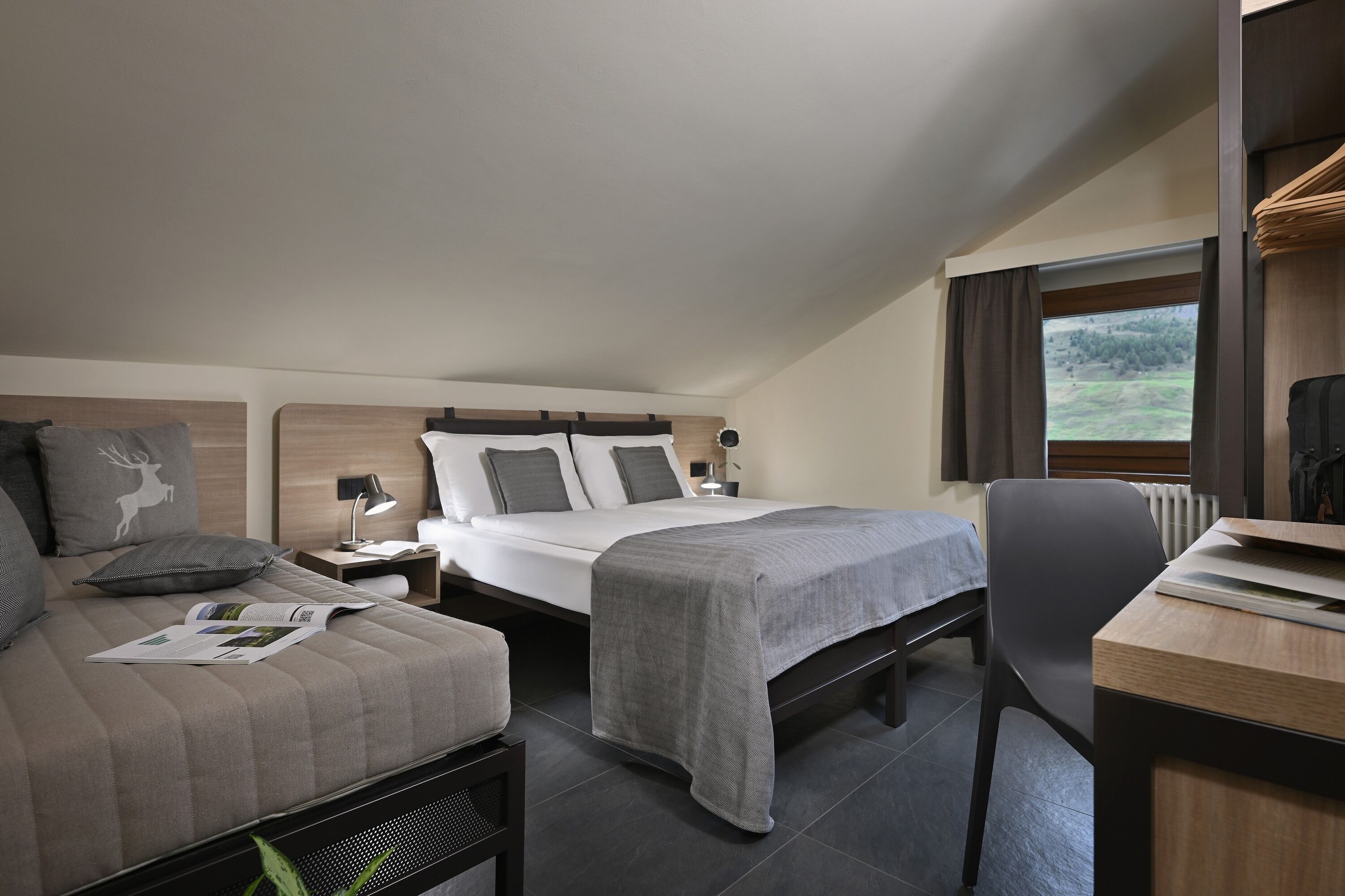 舒適雙人房 | 客房內保險箱、書桌、遮光布/窗簾、隔音