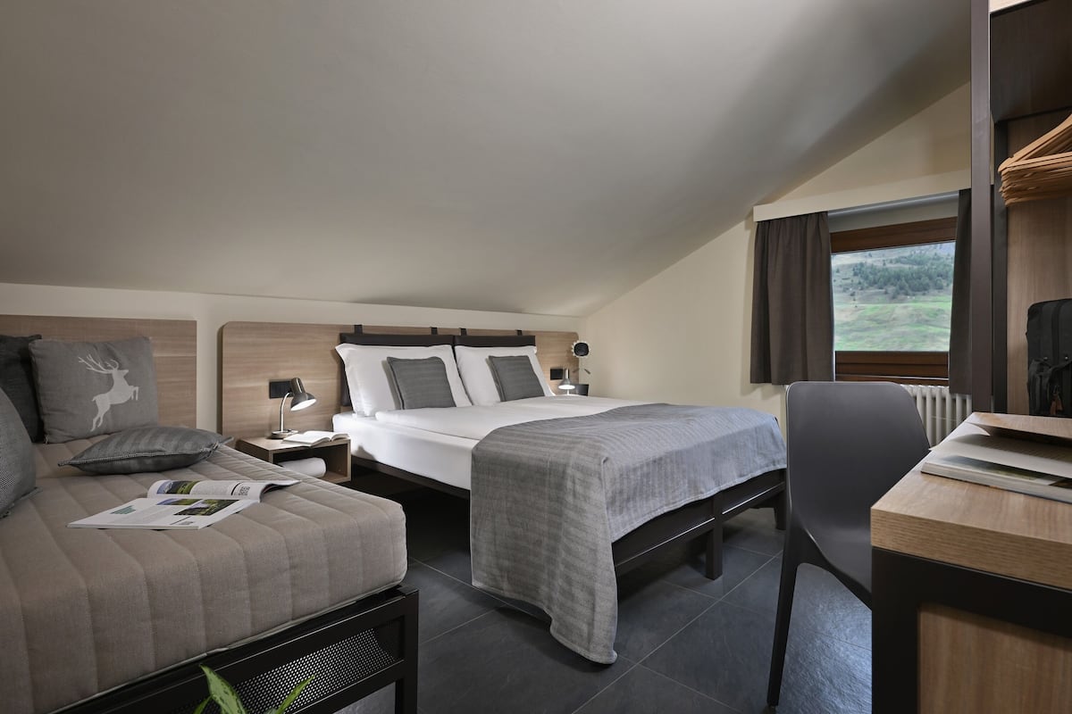 舒適雙人房 | 客房內保險箱、書桌、遮光布/窗簾、隔音