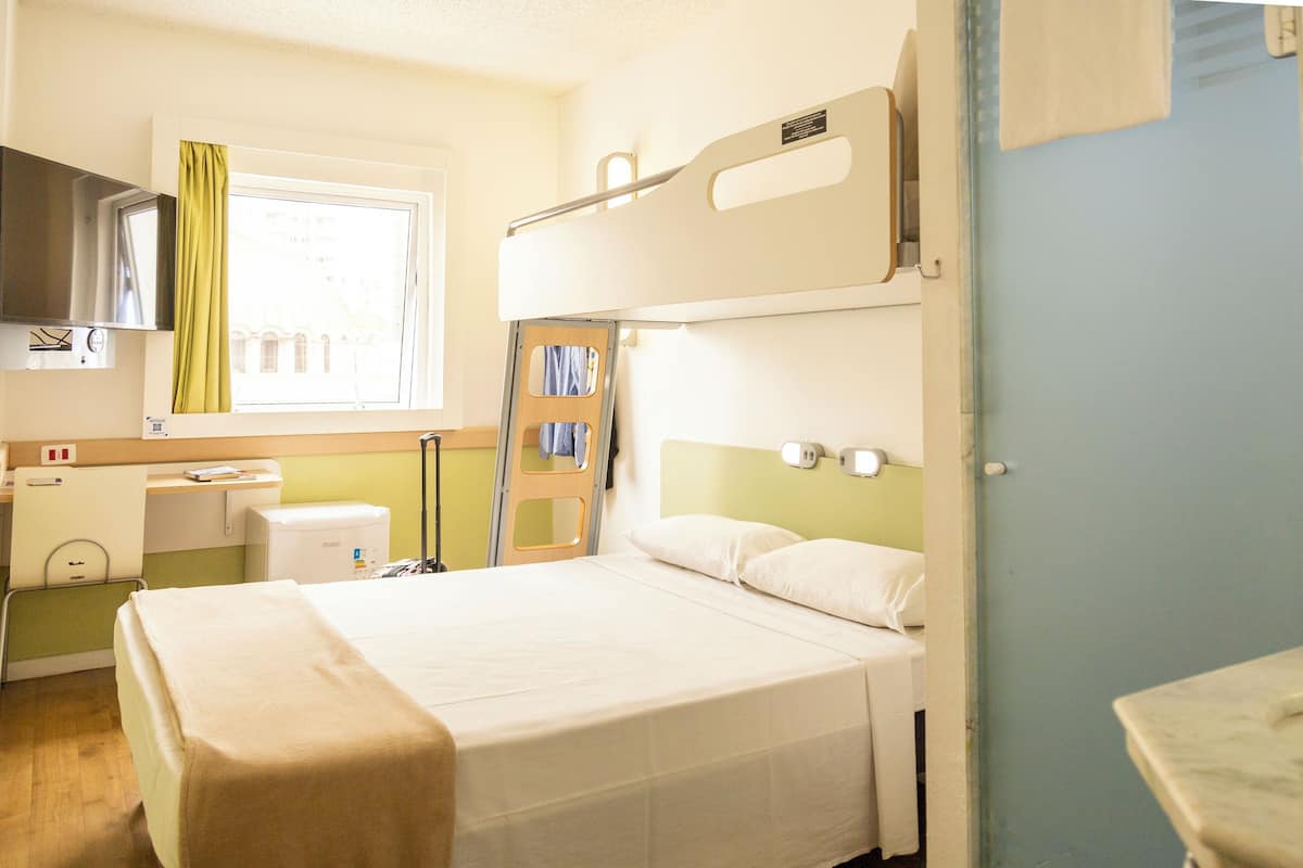 Superior-Zimmer, Mehrere Betten (Minibar. Hair Dryer) | Allergikerbettwaren, Schreibtisch, laptopgeeigneter Arbeitsplatz