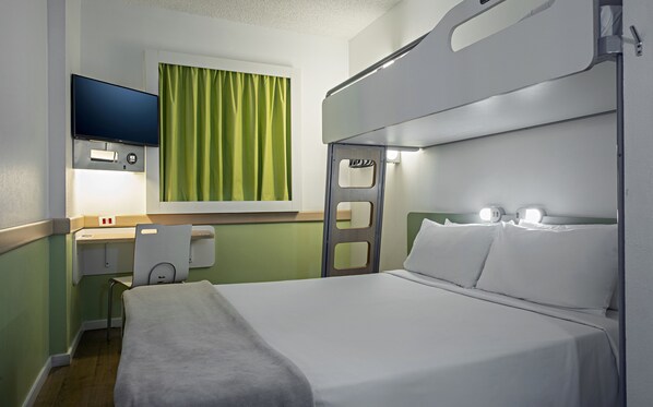 Standard Room, 1 Double Bed | Hypo-allergenic bedding, desk, laptop workspace, blackout drapes