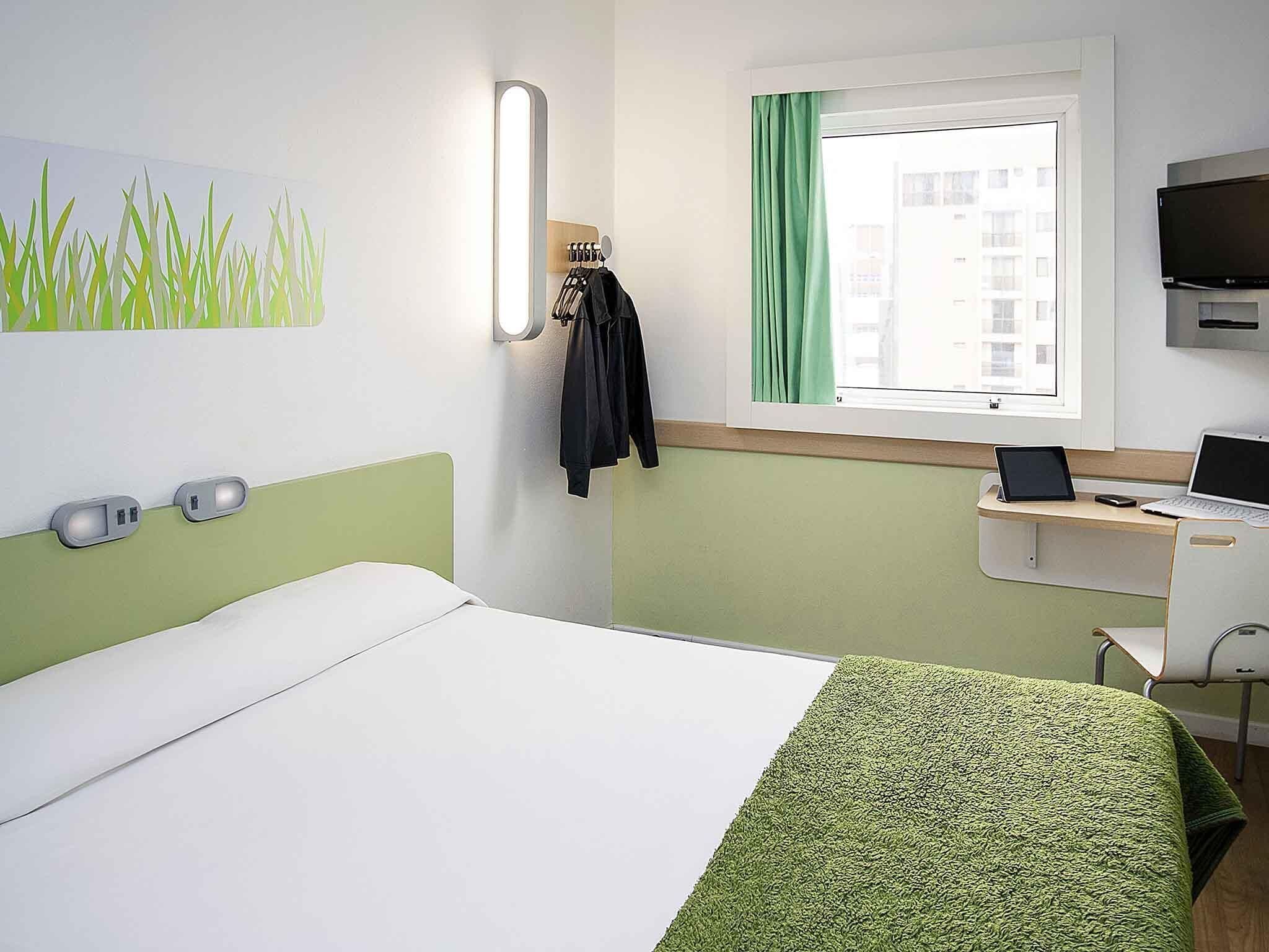 Quarto standard, 1 cama de casal | Roupas de cama antialérgicas, escrivaninha