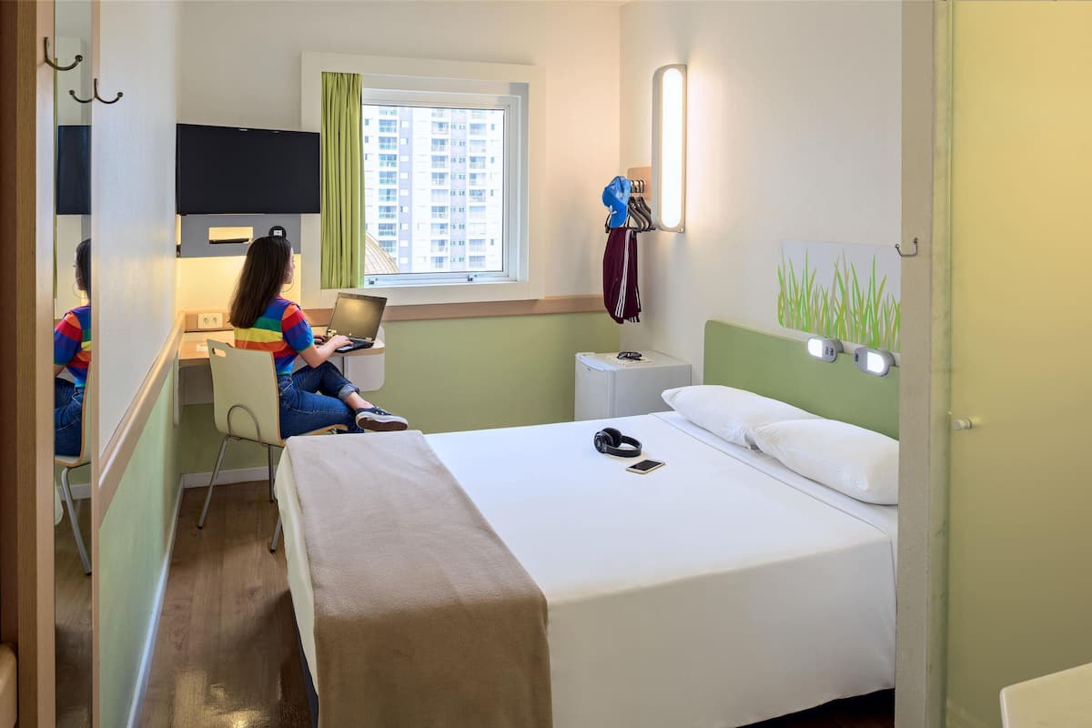 Superior Room, 1 Double Bed | Hypo-allergenic bedding, desk, laptop workspace, blackout drapes