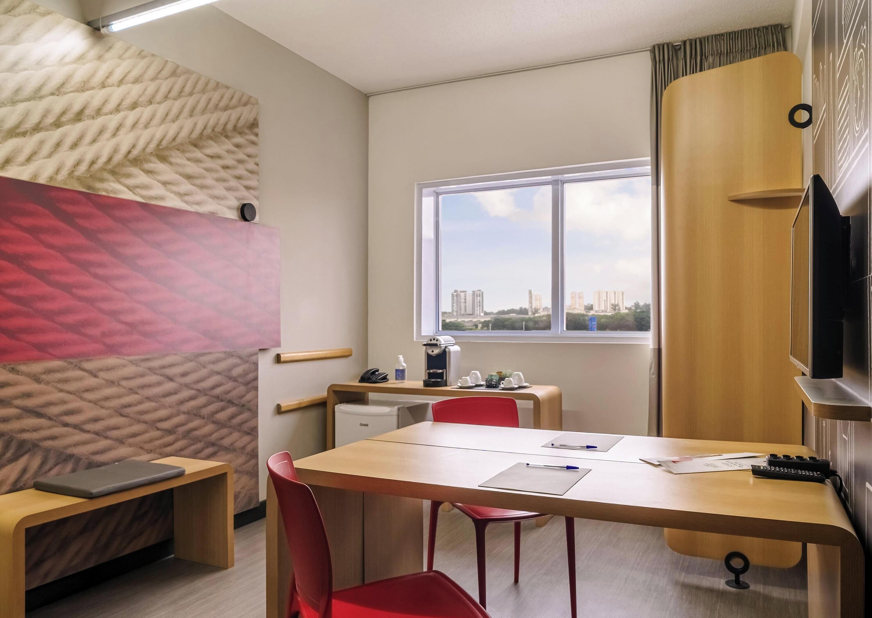 1 quarto, escrivaninha, cortinas blackout, Wi-Fi de cortesia