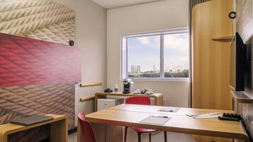 1 quarto, escrivaninha, cortinas blackout, Wi-Fi de cortesia