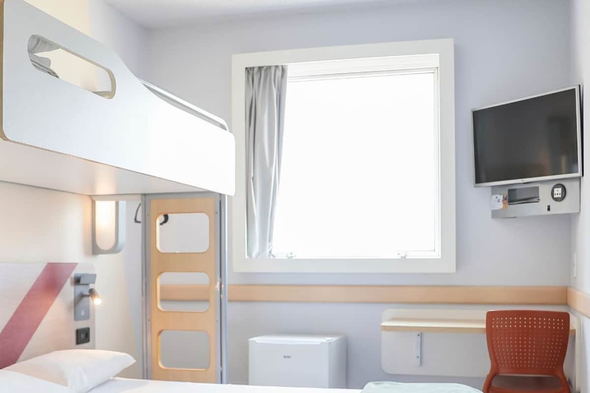 Lägenhet Superior - flera sängar (with 1 double bed and 1 extra bed) | 1 sovrum, skrivbord, mörkläggningsgardiner och gratis wi-fi