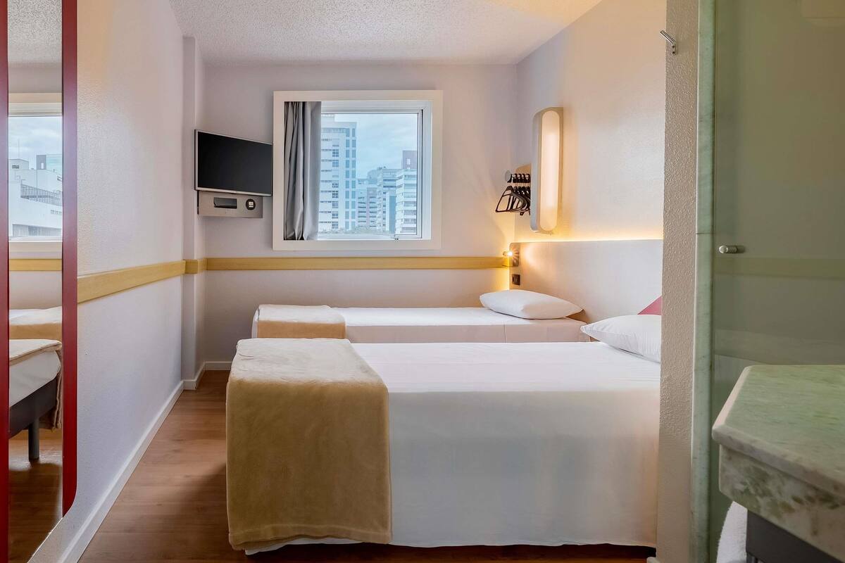 1 bedroom, desk, blackout curtains, free WiFi