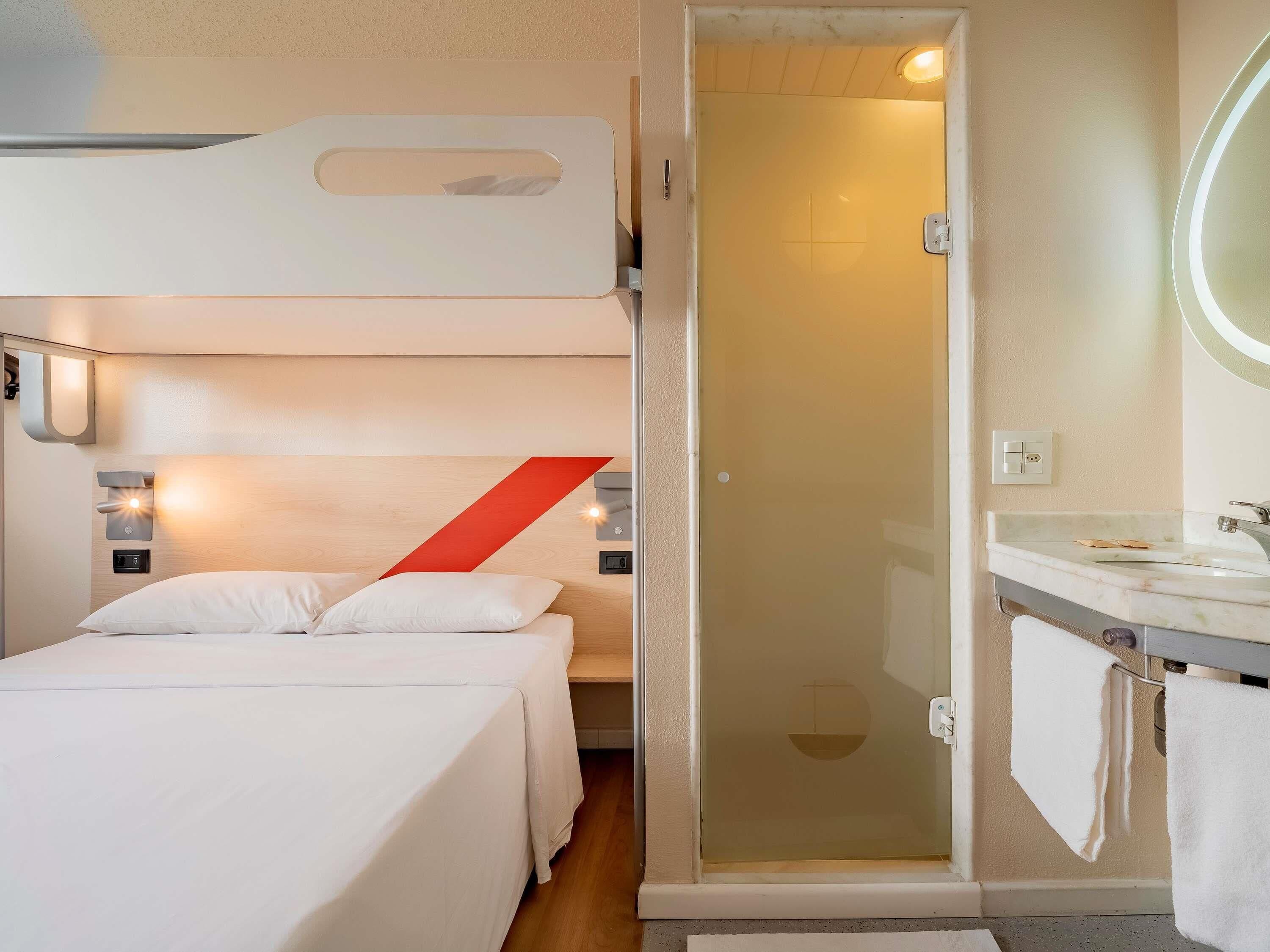 Standard Room, Multiple Beds | 1 bedroom, desk, blackout drapes, free WiFi