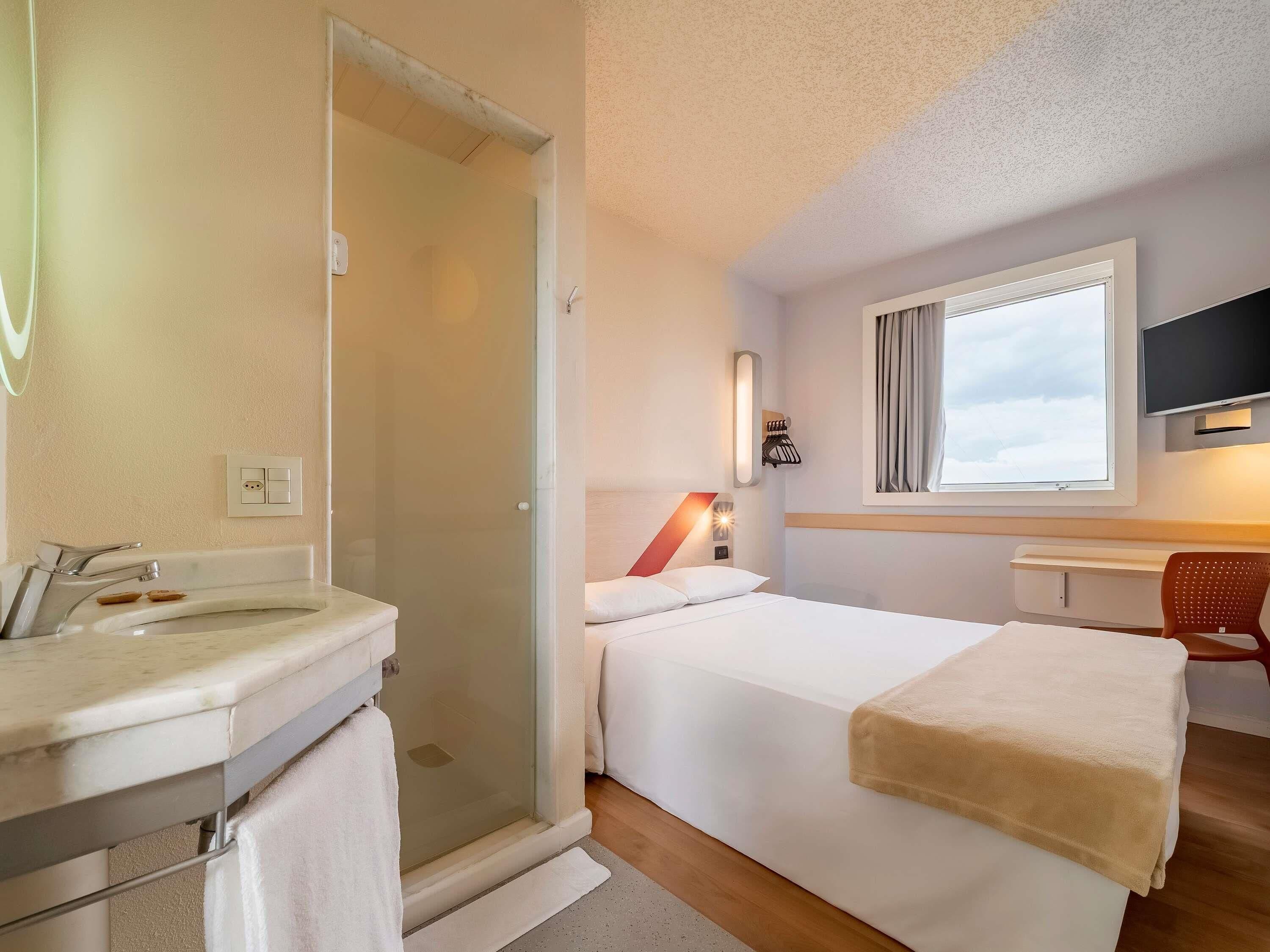 1 غرفة نوم ومكتب وستائر تعتيم وواي فاي مجانًا