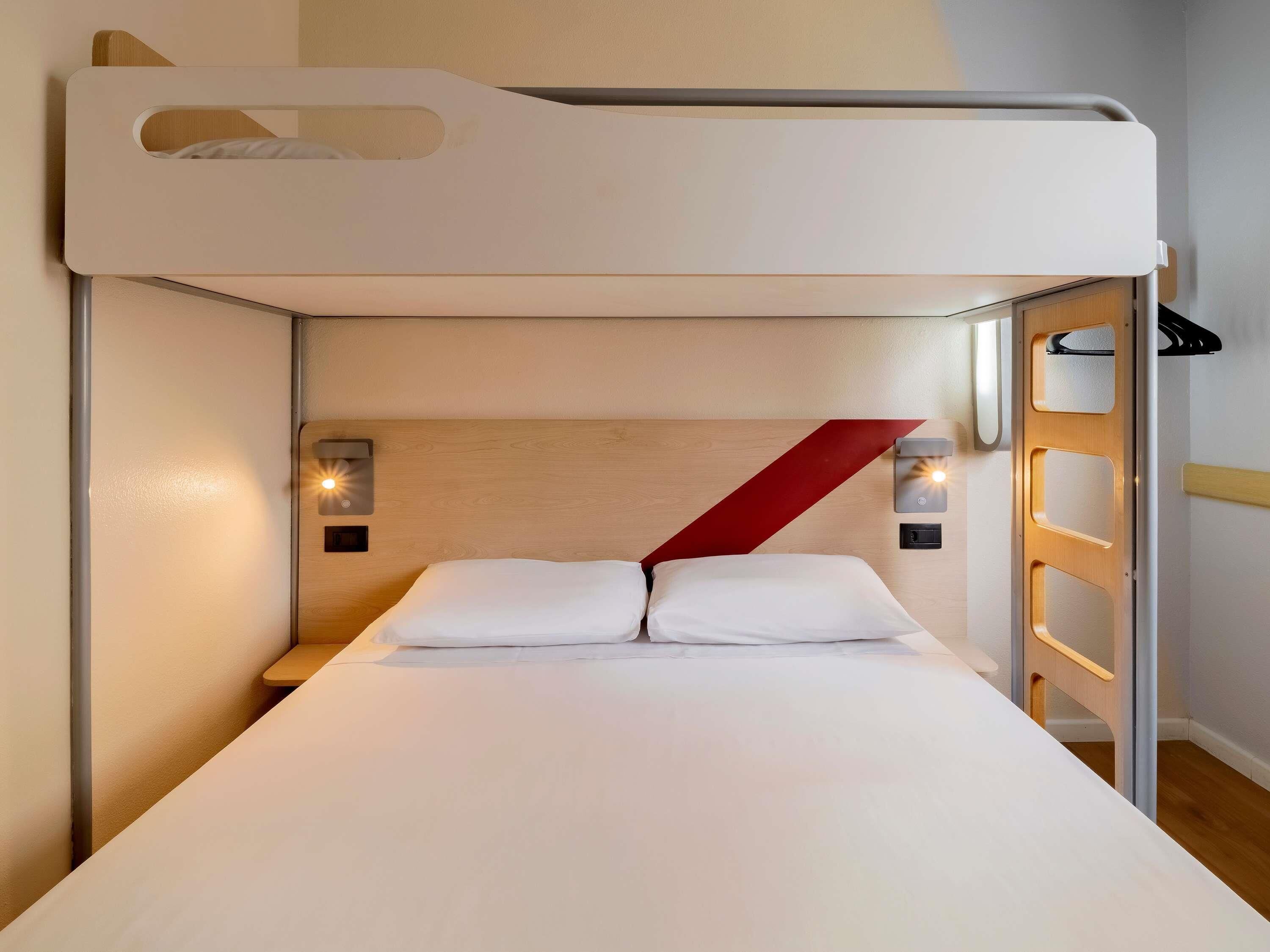 Leilighet, flere senger | 1 soverom, skrivebord, blendingsgardiner og wi-fi (inkludert)