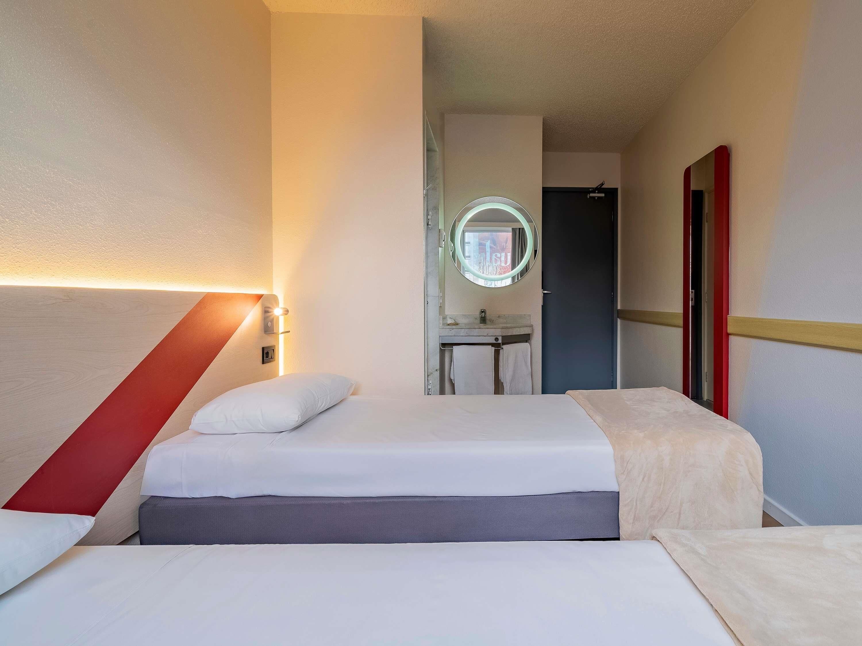1 bedroom, desk, blackout drapes, free WiFi