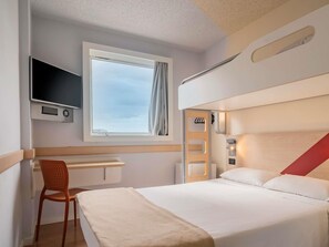 Superior-lejlighed - flere senge (with 1 double bed and 1 extra bed) | 1 soveværelse, skrivebord, mørklægningsgardiner, gratis Wi-Fi