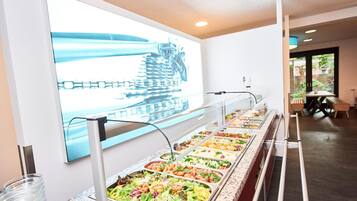 Aperto a colazione, pranzo e cena