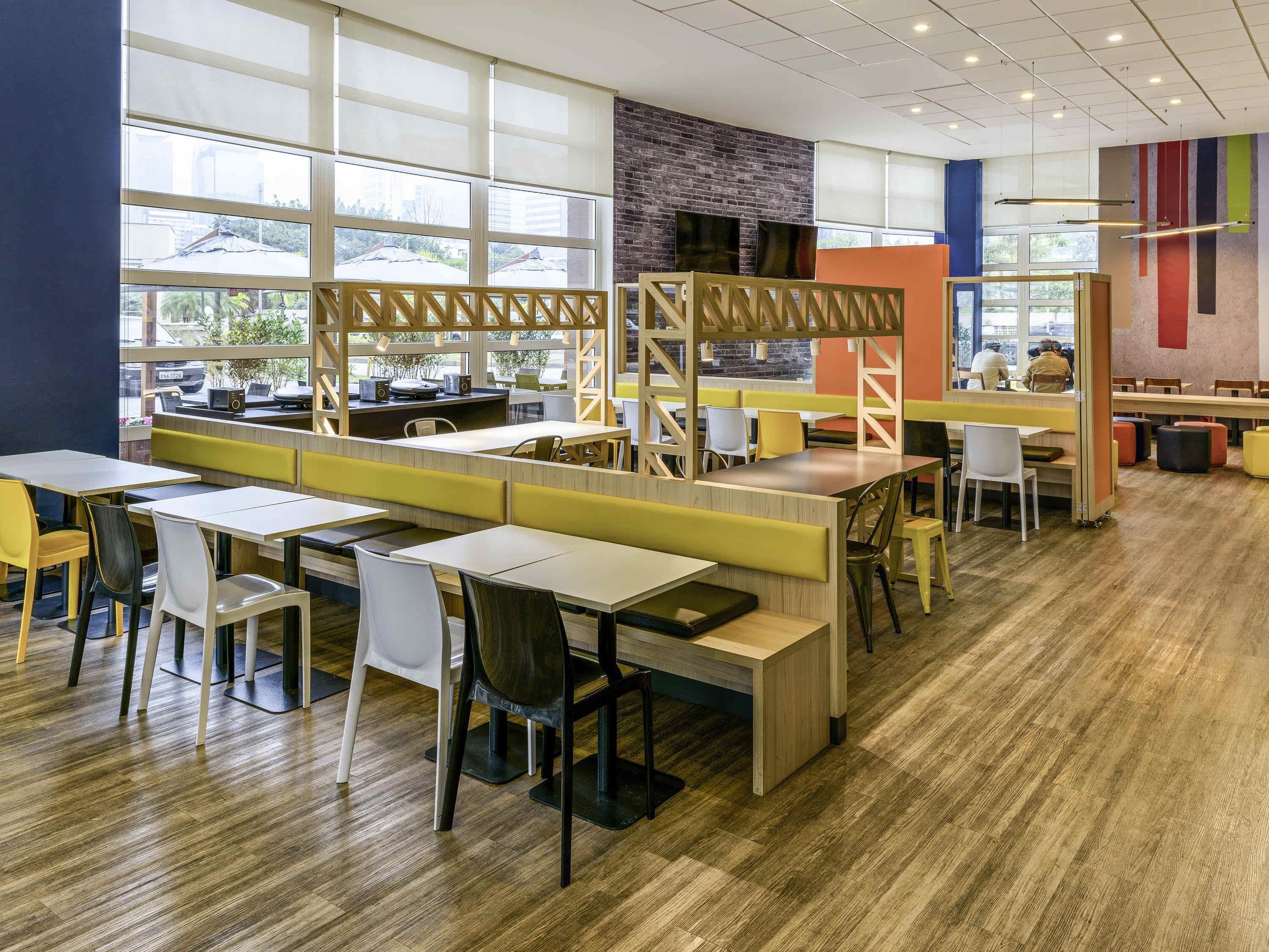 Daily buffet breakfast (BRL 42 per person)