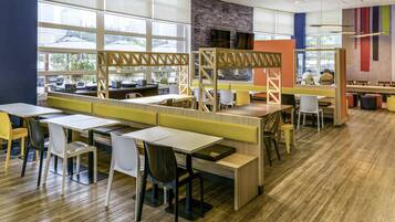 Daily buffet breakfast (BRL 42 per person)