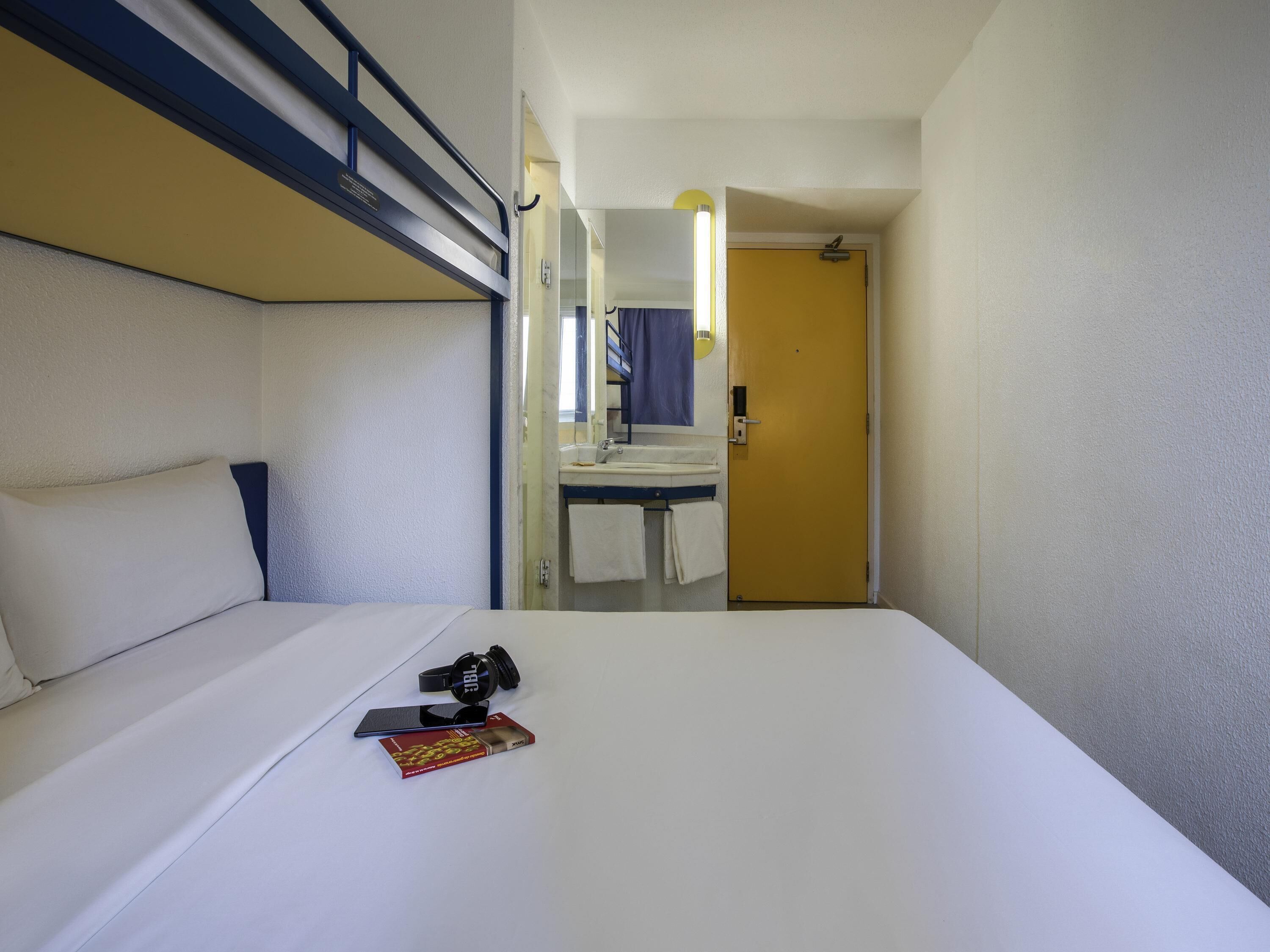Standard Room, 1 Double Bed | 1 bedroom, desk, blackout curtains, free WiFi