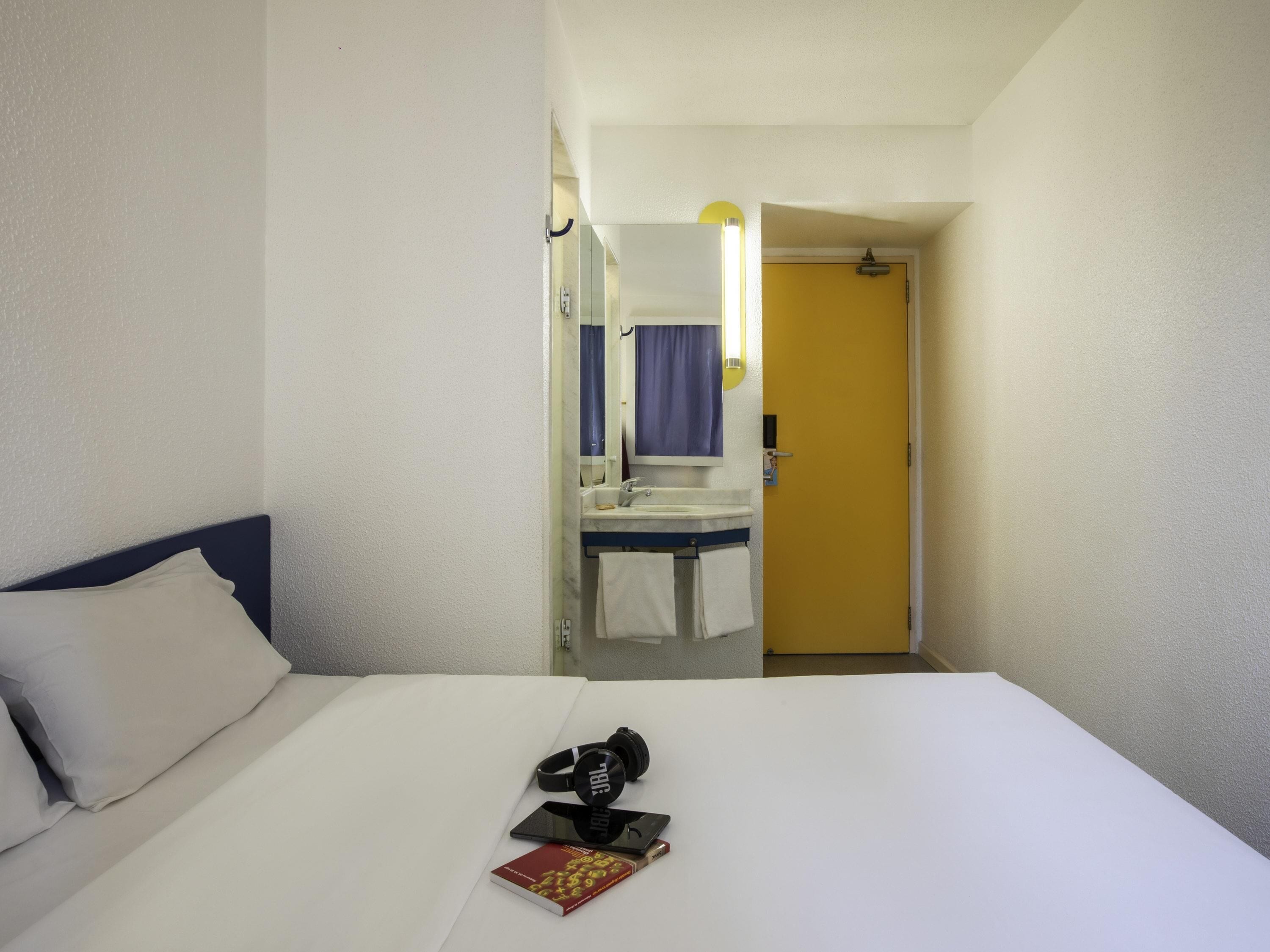 1 bedroom, desk, blackout curtains, free WiFi