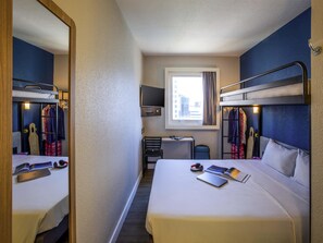 1 bedroom, desk, blackout curtains, free WiFi
