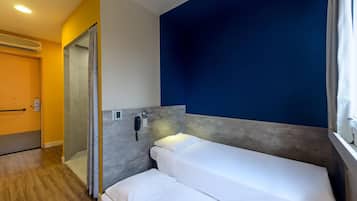 標準客房, 1 張單人床 (Accessible with 1 pull-out bed) | 1 間臥室、書桌、遮光布/窗簾、免費無線上網