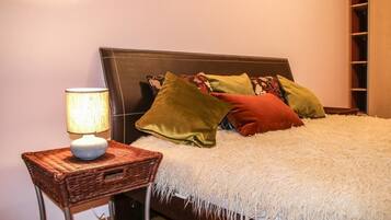 Classic Apartment, 3 Bedrooms | 3 bedrooms, iron/ironing board, free WiFi