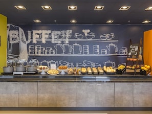 Daily buffet breakfast (BRL 42 per person)