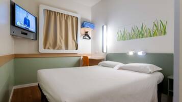 Standard-Apartment, 1 Doppelbett | Schreibtisch, Verdunkelungsvorhänge, schallisolierte Zimmer