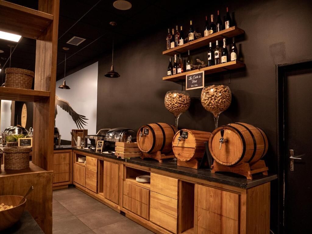 breakfast, lunch and dinner served