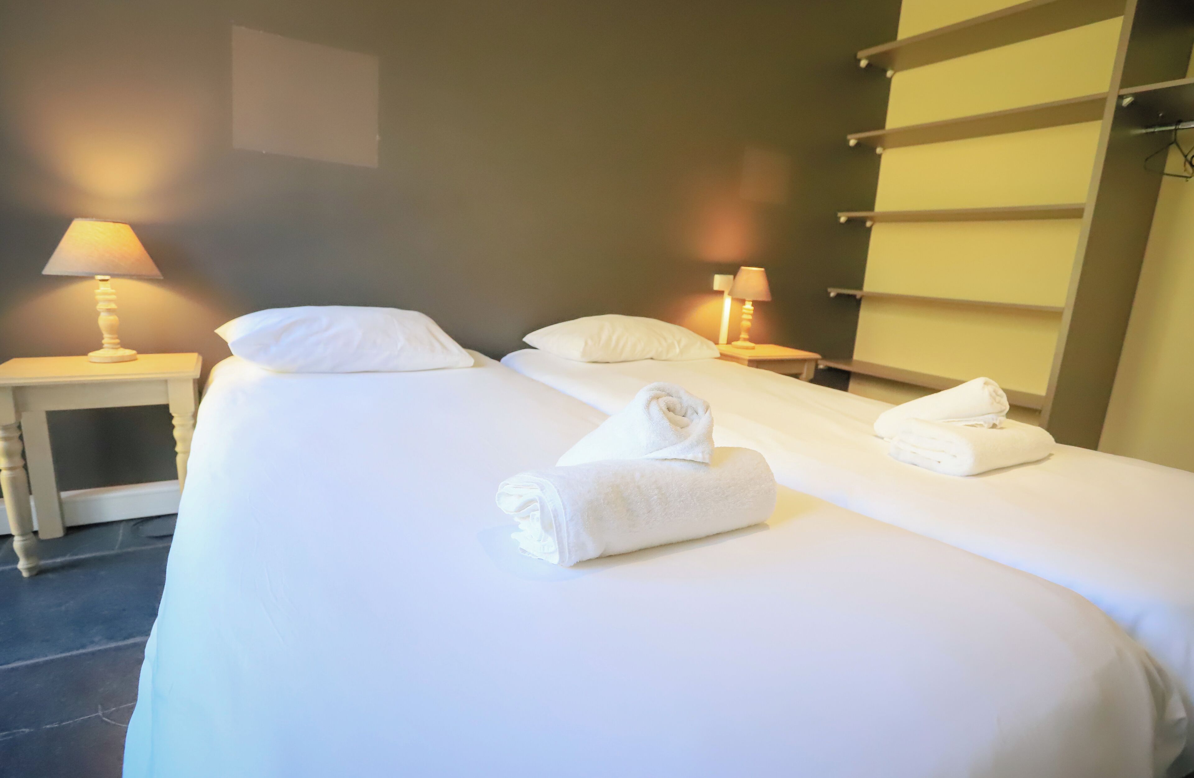 comfort double room | desk, free cots/infant beds, free wifi, bed sheets