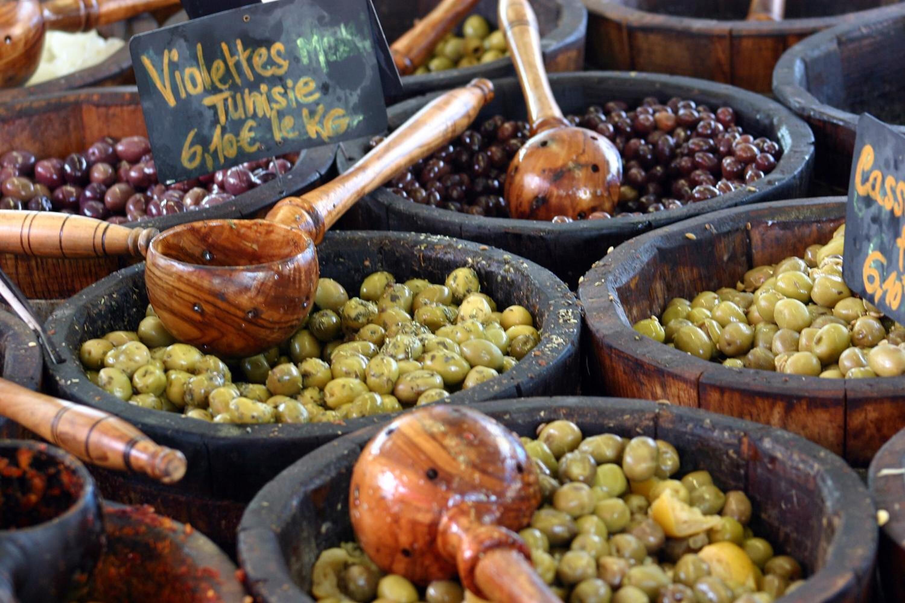 breakfast, lunch and dinner served