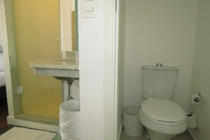 Ducha, artículos de higiene personal ecológicos y toallas