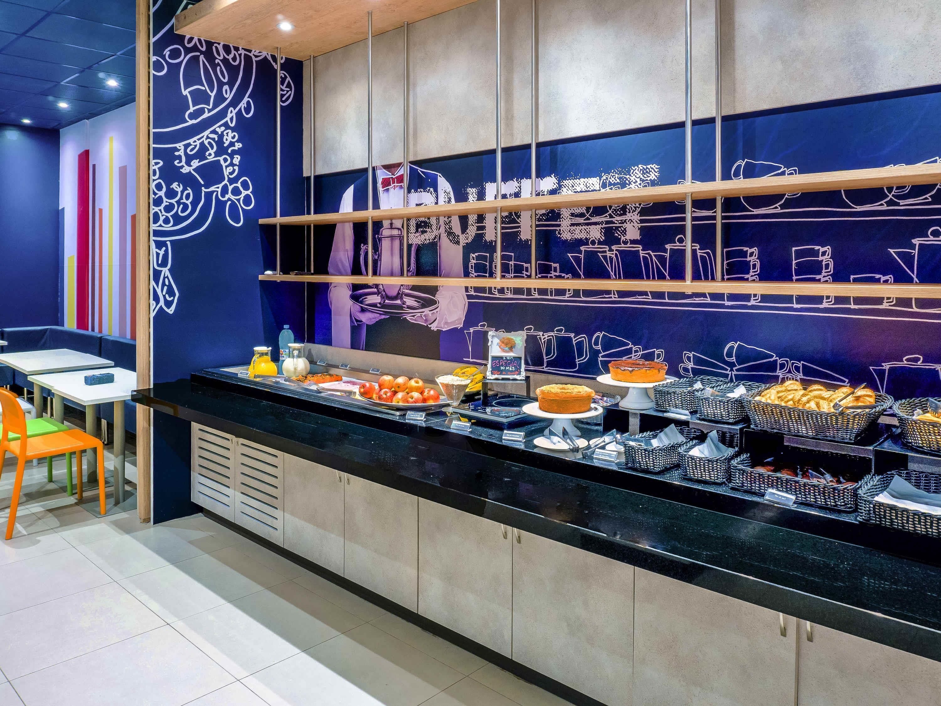 Daily buffet breakfast (BRL 49.00 per person)