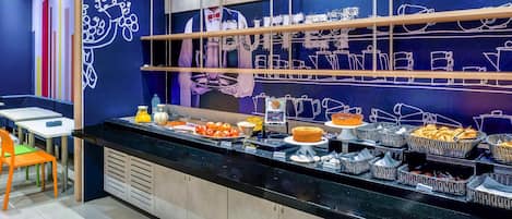 Se ofrece un desayuno bufé (49.00 BRL por persona)