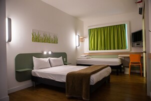 Quarto standard, 1 cama de casal, acessível | Escrivaninha, cortinas blackout, quartos à prova de som