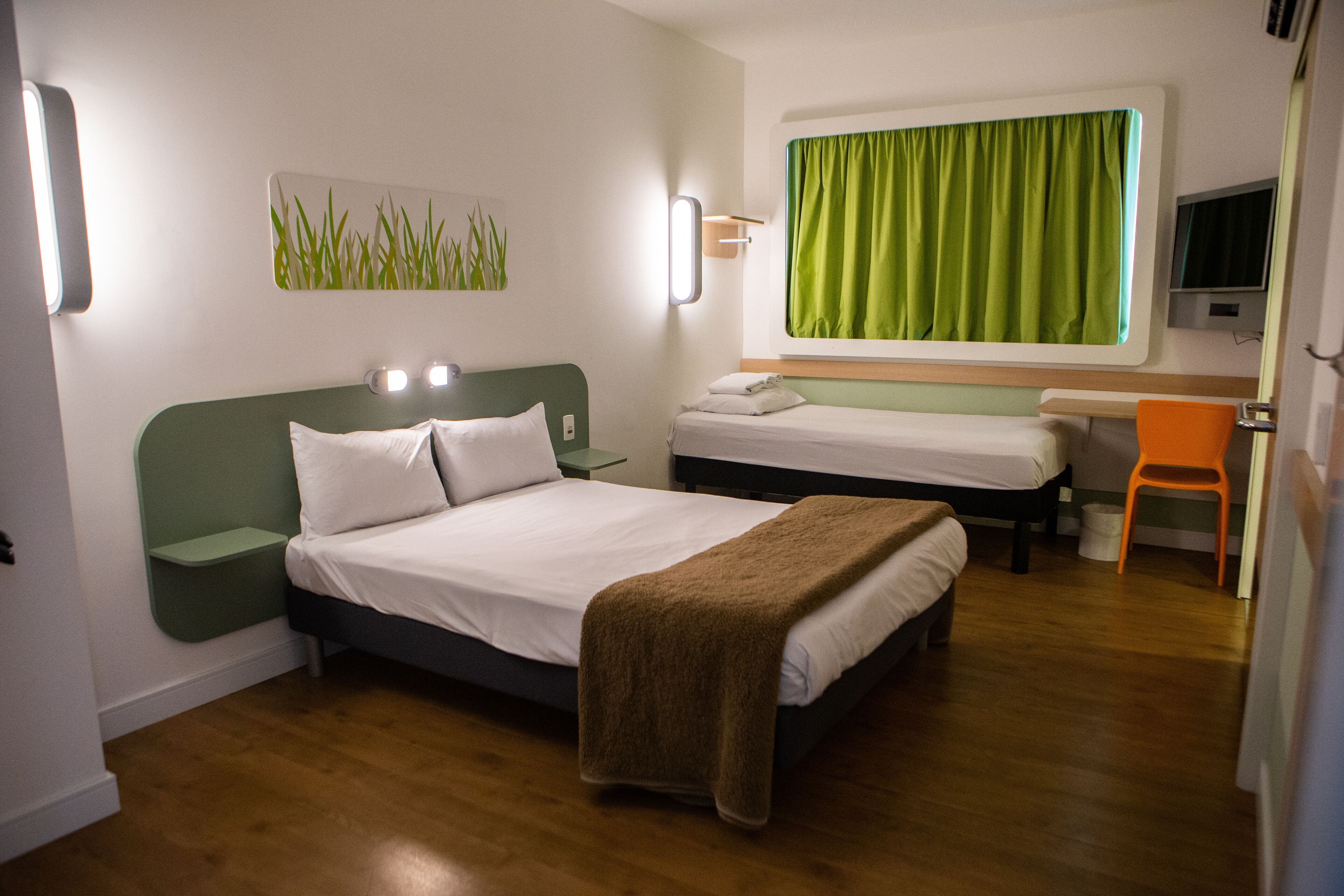 standard room, 1 double bed, accessible | desk, blackout curtains, soundproofing, free wifi