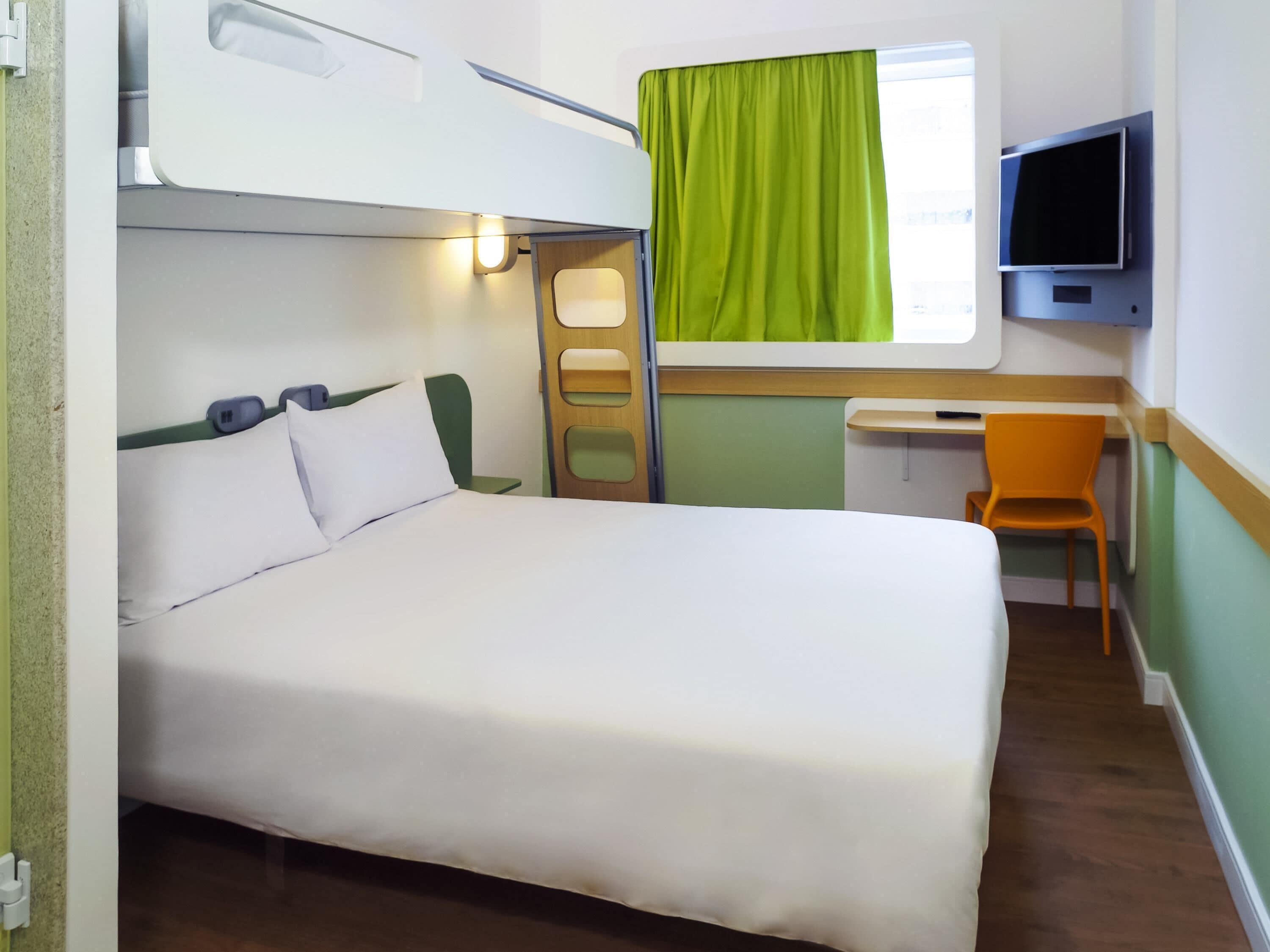 Standard Room, 1 Double Bed | Desk, blackout drapes, soundproofing, free WiFi