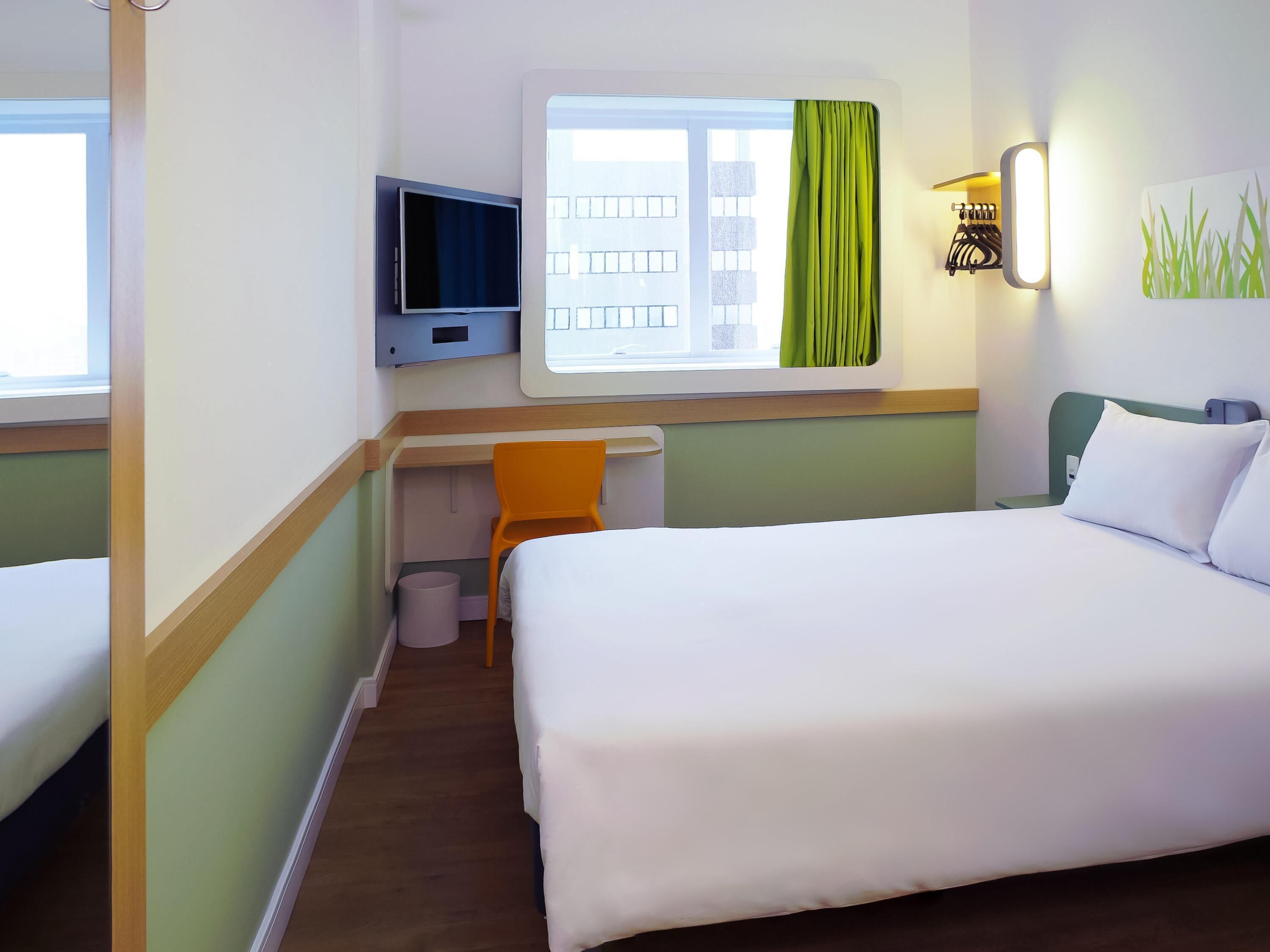 Standaard appartement, 1 tweepersoonsbed | Een bureau, verduisterende gordijnen, geluiddichte muren, gratis wifi
