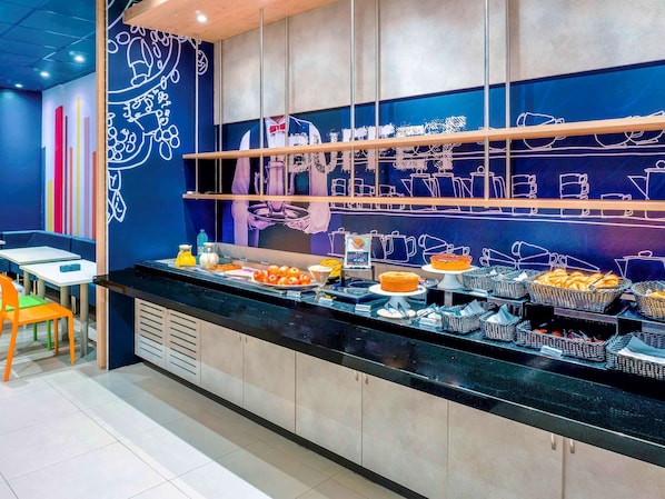 Café da manhã com buffet diário (BRL 49.00 por pessoa)