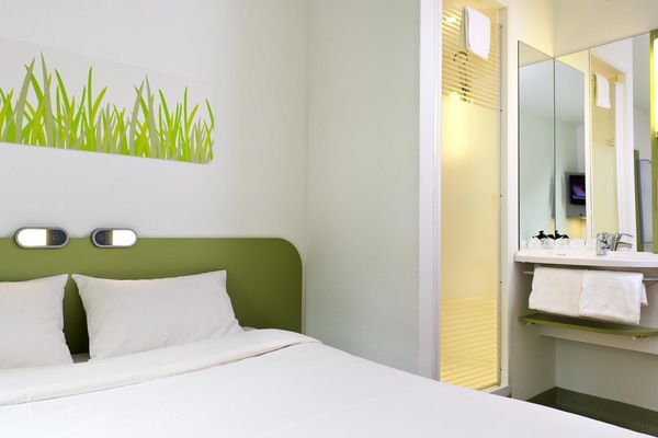 Double Room | Desk, cribs (free), WiFi (free), bed sheets