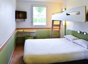 Triple Room, Multiple Beds | Desk, free cribs/infant beds, free WiFi, bed sheets